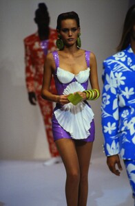 mugler-ss-94-2.thumb.jpg.ee384b652f0401ccab96819730361a01.jpg