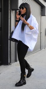 naomi-campbell-out-for-errands-in-style-los-angeles-01-16-2022-0.jpg