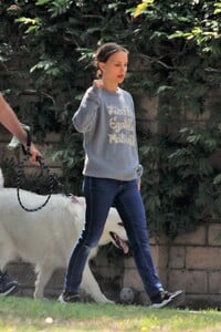 natalie-portman-out-for-morning-walk-with-her-family-in-los-feliz-05-22-2022-2.jpg