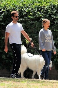 natalie-portman-out-for-morning-walk-with-her-family-in-los-feliz-05-22-2022-3.jpg