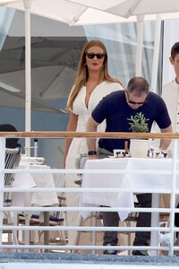 rosie-huntington-whiteley-at-fotel-du-cap-eden-roc-in-antibes-05-18-2022-0.thumb.jpg.4a729cd0c31c26bc0611928417d18cf3.jpg