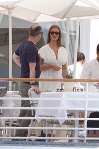 rosie-huntington-whiteley-at-fotel-du-cap-eden-roc-in-antibes-05-18-2022-1.thumb.jpg.6472b7a3171cc5b1d9bf643e6075591a.jpg