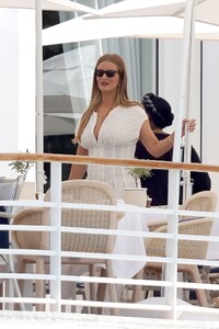 rosie-huntington-whiteley-at-fotel-du-cap-eden-roc-in-antibes-05-18-2022-2.thumb.jpg.60f6ed5a7a3cc7503c3ca1eba81fcaa7.jpg