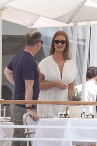 rosie-huntington-whiteley-at-fotel-du-cap-eden-roc-in-antibes-05-18-2022-5.thumb.jpg.3ce560d9507e94340cffe4cf8c54367c.jpg