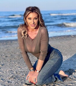 sabrinasalernofficial_279487957_318823557042074_1342600181006826390_n.jpg