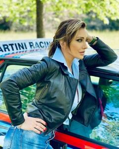 sabrinasalernofficial_279890726_1198151570924492_4441700155496685041_n.jpg