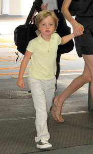 shiloh-jolie-pitt-19.thumb.jpg.a4f40860b41ad1dbff0213b2da8d0a80.jpg