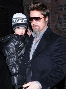 shiloh_jolie_pitt_09-gthumb-gwdata1200-ghdata1200-gfitdatamax.thumb.jpg.3f6c737137ccbf289393a422e4bf7087.jpg