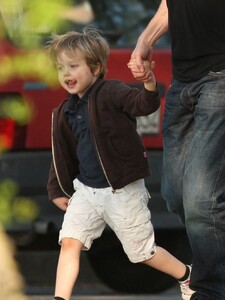 shiloh_jolie_pitt_sw-gthumb-gwdata1200-ghdata1200-gfitdatamax.thumb.jpg.327d65401da68d07a732be94ead8f5bd.jpg