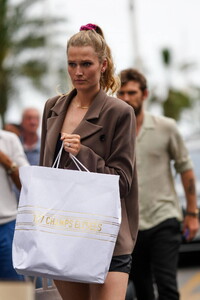 toni-garrn-displays-her-mile-long-legs-while-out-during-the-75th-cannes-film-festival-in-cannes-france-220522_5.jpg