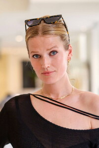 toni-garrn-looks-stunning-in-black-as-she-leaves-the-hotel-martinez-during-the-75th-cannes-film-festival-in-cannes-france-220522_17.jpg