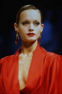 ysl-fw-93-5.thumb.jpg.ae6fcd8cecfc21b816176f3d47a60ad2.jpg