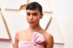 zoe-kravitz-oscars-2022-red-carpet-10.jpg