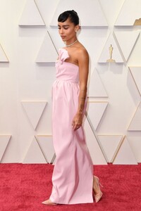 zoe-kravitz-oscars-2022-red-carpet-11.jpg