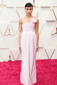 zoe-kravitz-oscars-2022-red-carpet-12.jpg