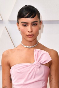 zoe-kravitz-oscars-2022-red-carpet-5.jpg