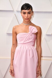 zoe-kravitz-oscars-2022-red-carpet-9.jpg