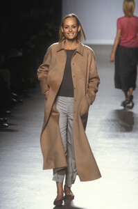 1009727085_IsaacMizrahi1998WomenRTW30.thumb.jpg.fa62c3f3c5f75ad57fd7d97246f8657e.jpg