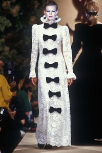 1063755513_YvesSaintLaurent1993HauteCouture218-Copy.thumb.jpg.c4fdc3d8657e3748df194afcc85b11d5.jpg