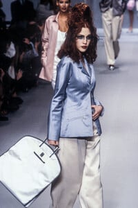 1095312119_KarlLagerfeld1996WomenRTW78.thumb.jpg.bd4fe20b6105f35cf6a91f62def3892f.jpg