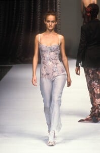 112216923_DolceGabbana1997WomenRTW121.thumb.jpg.9247f300e7422b6519a61e8d0a84e6ee.jpg