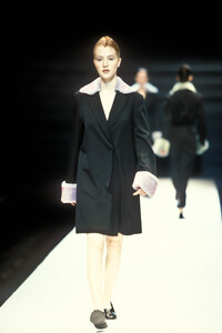 1156462554_YohjiYamamoto1996WomenRTW22.thumb.jpg.8bc3330abeffbc32e6b20a427602b7b7.jpg