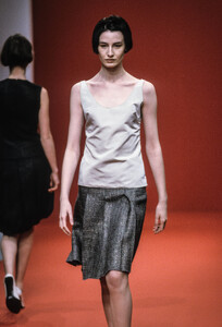 1181083642_MiuMiu1998WomenRTW59.thumb.jpg.29c18d469a1e78dc6a5d8e49a737ec5e.jpg