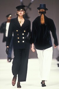 1195721274_YvesSaintLaurent1989WomenRTW94.thumb.jpg.a26a70c3cfce10d0e28c80e37ad43e87.jpg