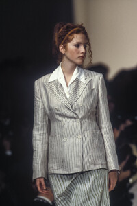 1238304723_RomeoGigli1994WomenRTW4.thumb.jpg.5d066430b04abd96c86ecbbdd279b305.jpg