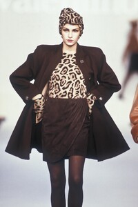 1333521803_Valentino1987WomenRTW100.thumb.jpg.ac758f355f97c891680ea50c45203ee2.jpg