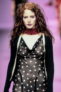 1371455744_LolitaLempicka1997WomenRTW132.thumb.jpg.c4d3d0af7e20b4619b9b6d942d106cd1.jpg