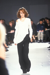 1380200621_AnnDemeulemeester1997WomenRTW23.thumb.jpg.9c715fcfec582055e60db97c20fb9813.jpg