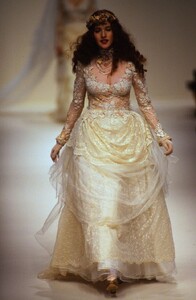 1381509608_LolitaLempicka1995WomenRTW95.thumb.jpg.118e193eadcd927b91109a6764e8ee00.jpg