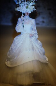 1418683290_EmanuelUngaro1995HauteCouture83.thumb.jpg.5c0c176ba37676acba2e92643a036034.jpg
