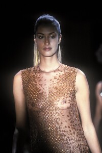 1443584171_GianfrancoFerre1997WomenRTW102.thumb.jpg.2cdebe62765814023a4f36840544f2dc.jpg