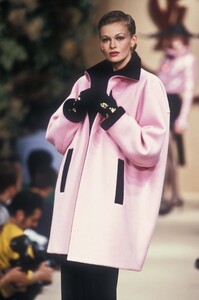 1481188405_YvesSaintLaurent1993HauteCouture130-Copy.thumb.jpg.8c4c1e08b9737144466b683ae1df01c5.jpg