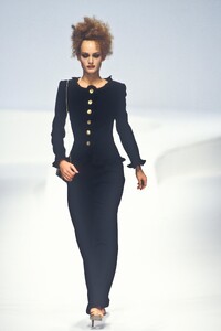 1507706693_Valentino1997WomenRTW216.thumb.jpg.79ab3cb941e0a005bc802d526604d15c.jpg