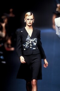 1537449396_SoniaRykiel1995WomenRTW47.thumb.jpg.922176f676ce1e43c4902f81f6c3cefc.jpg