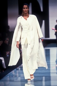 1576213115_GianfrancoFerre1997WomenRTW56.thumb.jpg.cdcab5d881a07dba4b79918e569cf928.jpg