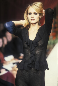 1604205672_Moschino1998WomenRTW23.thumb.jpg.e47c34ceda8cdb1df815bf61dca56d4b.jpg