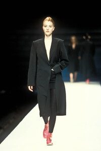 1648243681_YohjiYamamoto1996WomenRTW30.thumb.jpg.3fc4ee7610fa2ca3f93e6d69865836cd.jpg