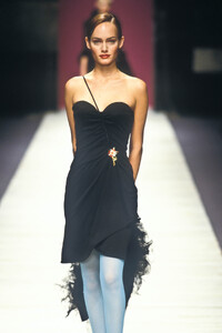 1659283221_ChristianLacroix1997WomenRTW142.thumb.jpg.b33c148dbe614d9daf325dd44d24fc08.jpg