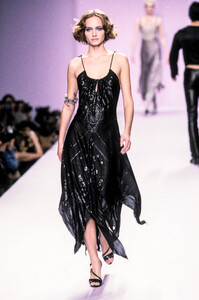 1664507848_AnnaSui1997WomenRTW69.thumb.jpg.464769eca333cd90178c10b6cb498869.jpg