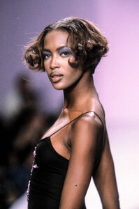 1677666222_AnnaSui1997WomenRTW111.thumb.jpg.7bcdf794d31dcd5cdf07c6a974823c68.jpg