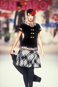 1694429658_EmanuelUngaro1994HauteCouture30.thumb.jpg.ed24cba1d420d2e43b96b300aa8077b1.jpg