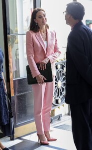 1708331133_katemiddletoninpinkalexandermcqueensuitatroundtableconferenceinlondon202220.thumb.jpg.c05d8210521fefe50b0b1e661035ca19.jpg