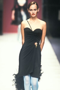1737033602_ChristianLacroix1997WomenRTW143.thumb.jpg.7d2ba50e807e527246a6e4a2ffa07de2.jpg