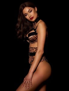 1764027582_NoemieMazella_Honeybirdette(12).thumb.jpg.a556b6d3b11b5eec6a4229a054638077.jpg