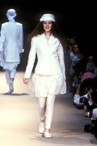 1770767924_Kenzo1994WomenRTW102.thumb.jpg.79d570ace96f44c7868535556e8f9880.jpg