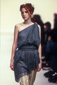 1782860144_RomeoGigli1994WomenRTW76.thumb.jpg.4a8c9c71141f68706526b54f72e07d2c.jpg